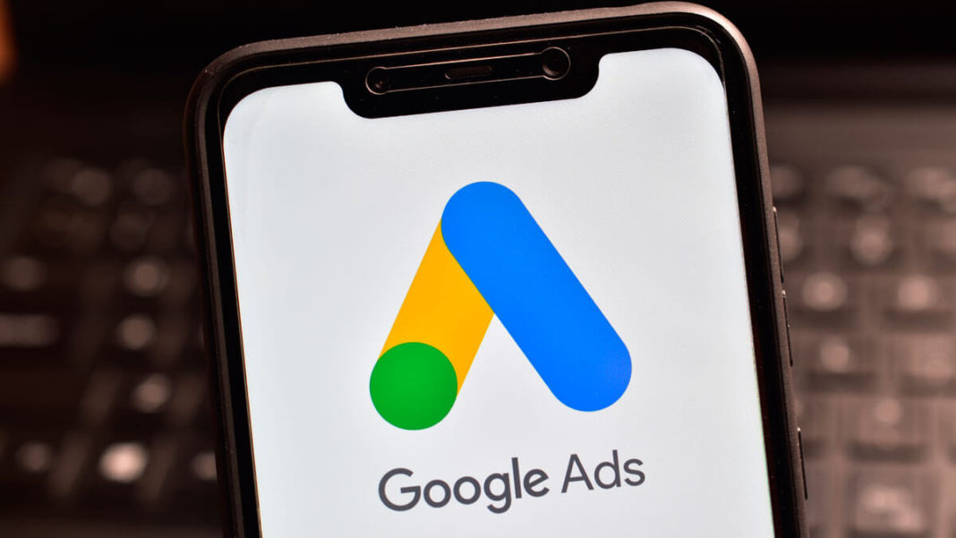Google Ads будет показывать автоматические расширения вместе с созданными вручную
